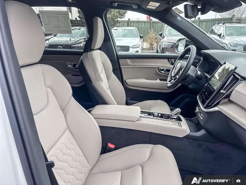 2026 Volvo XC90 Plug-In Hybrid Plus Dark Theme-22
