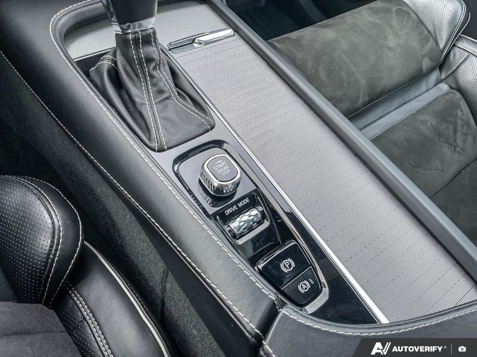 2020 Volvo XC90 R-Design-18