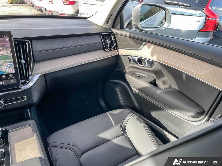 2025 Volvo XC90 Core Bright Theme-25
