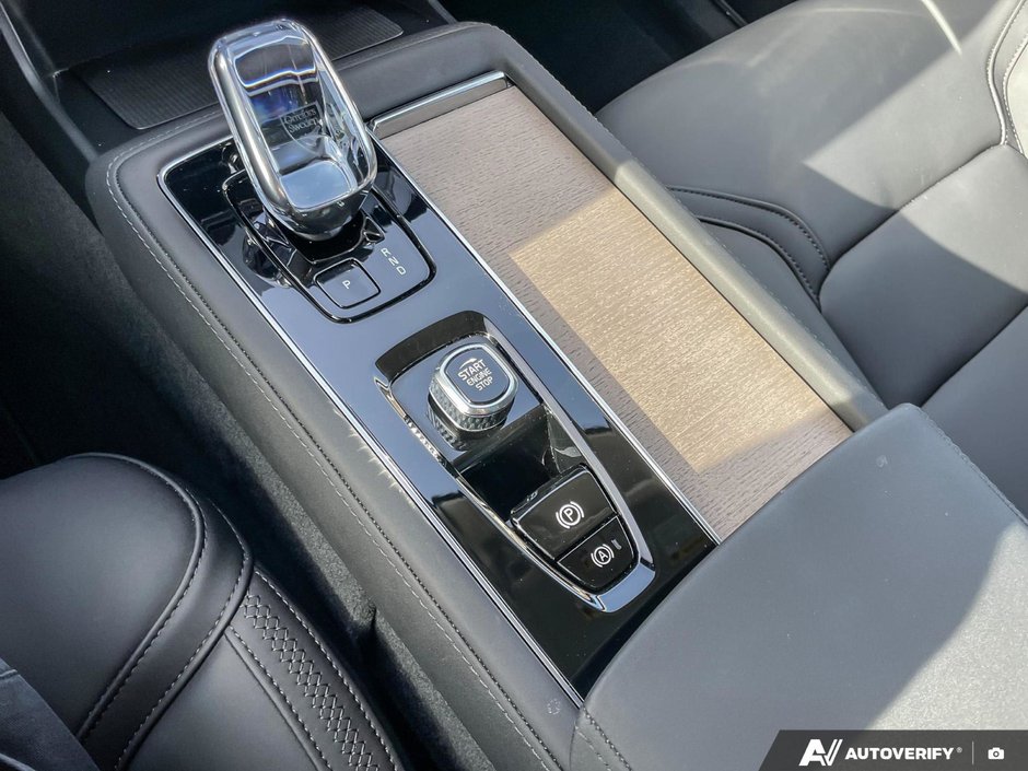 2025 Volvo XC90 Core Bright Theme-18