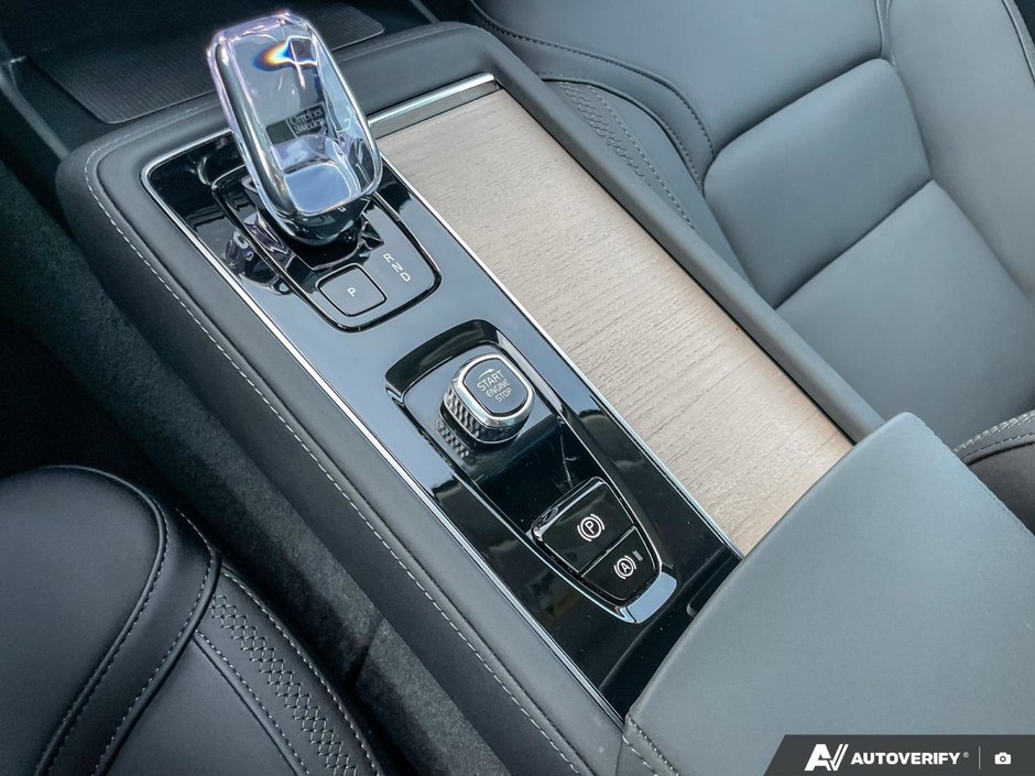 2025 Volvo XC90 Plus Bright Theme-18