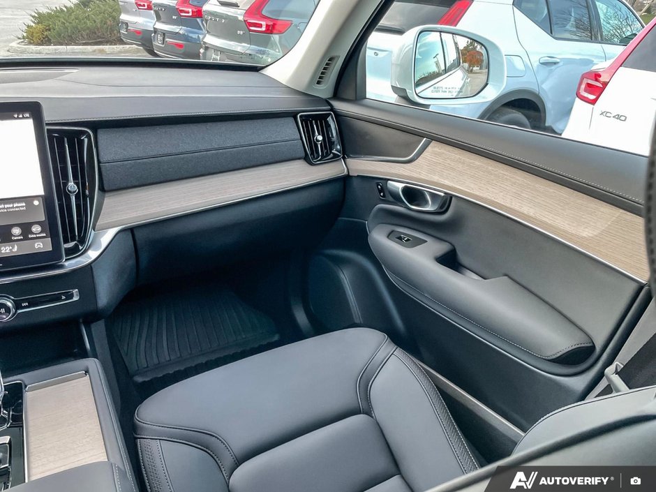 2025 Volvo XC90 Plus Bright Theme-25