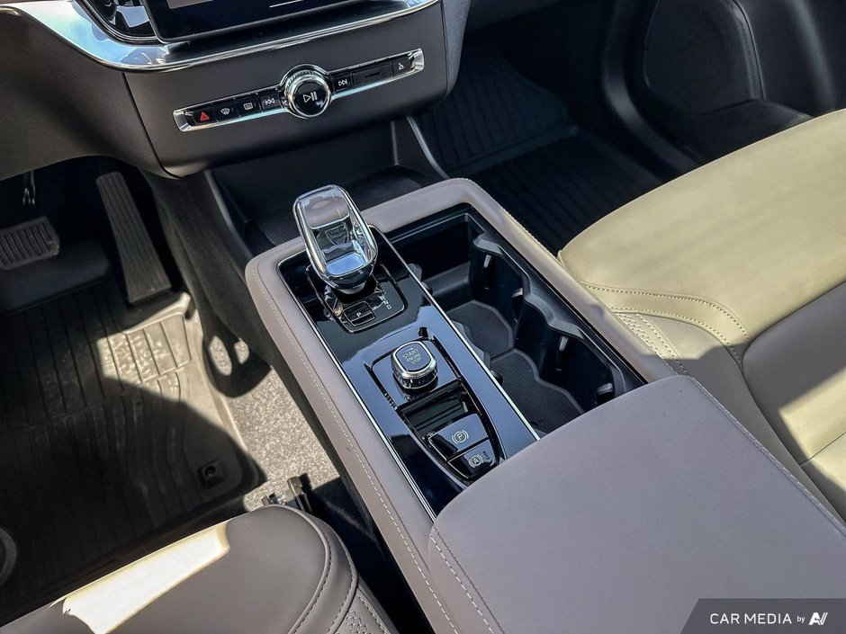 2025 Volvo XC90 Plus Bright Theme-18