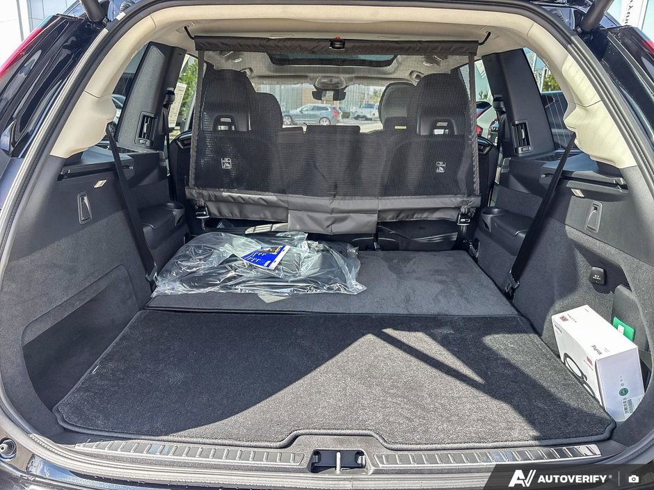 2026 Volvo XC90 Core Bright Theme-8