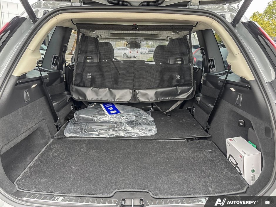 2026 Volvo XC90 Plus Dark Theme-8