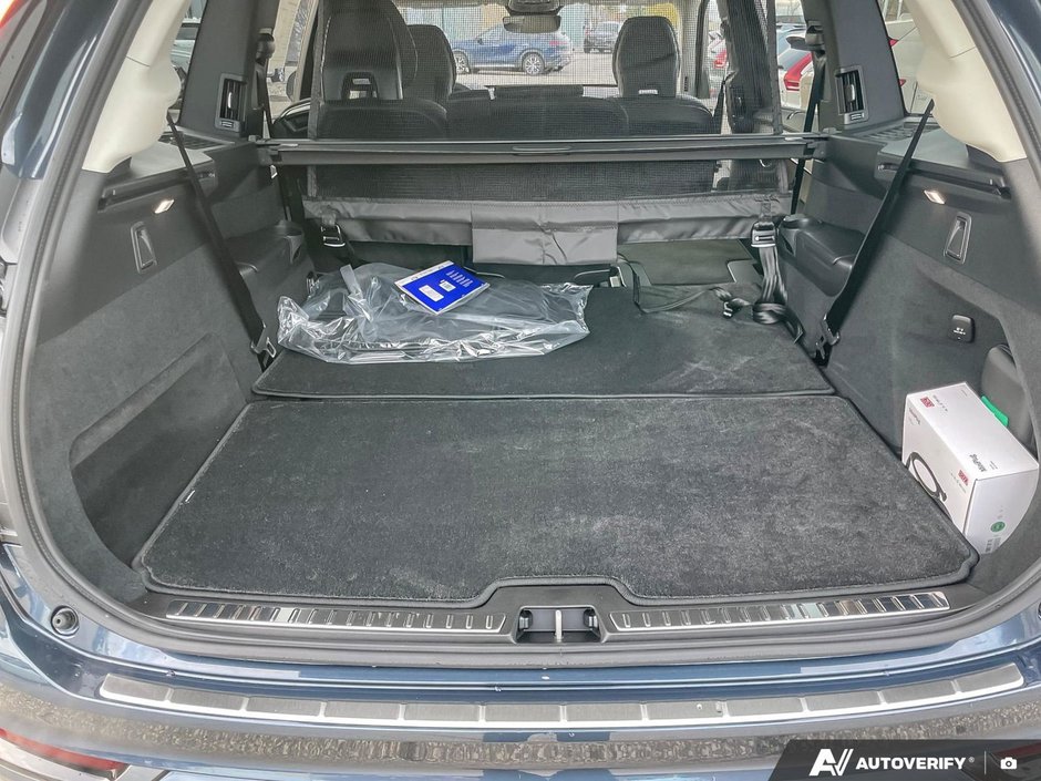 2026 Volvo XC90 Ultra Dark Theme-8