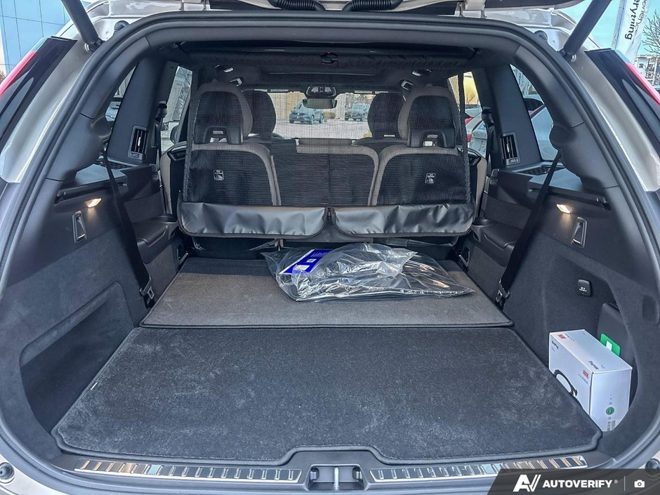 2026 Volvo XC90 Plus Dark Theme-8