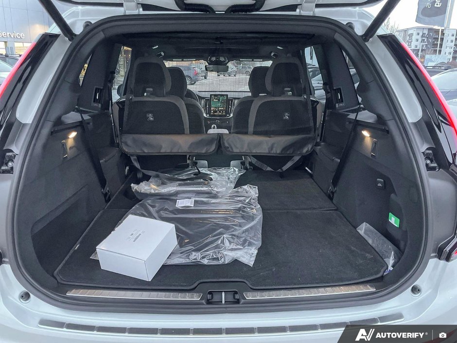 2026 Volvo XC90 Plus Dark Theme-7