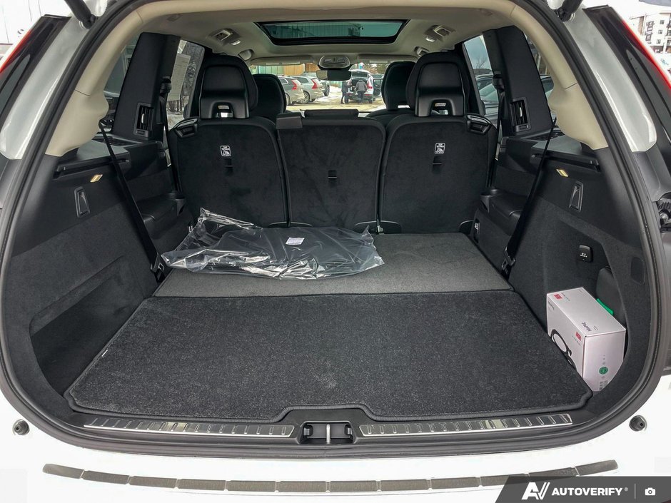 2026 Volvo XC90 Plus Dark Theme-8