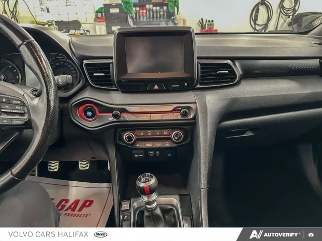 2019 Hyundai Veloster Turbo-18