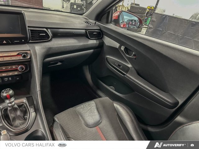 2019 Hyundai Veloster Turbo-24