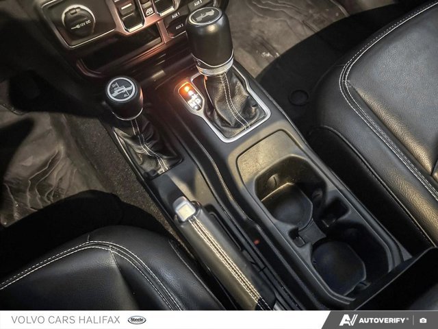 Jeep Wrangler Unlimited Sahara 2021-17