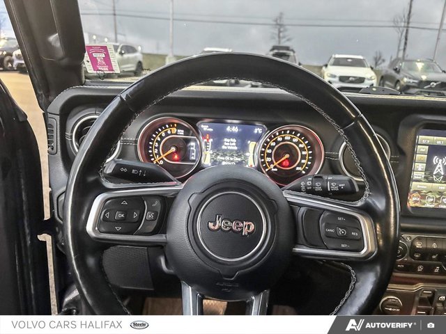 Jeep Wrangler Unlimited Sahara 2021-13