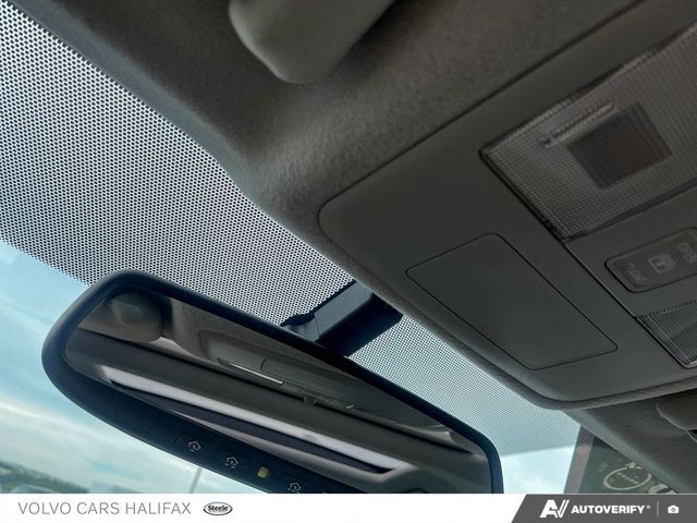 Toyota Prius v BASE 2012-14