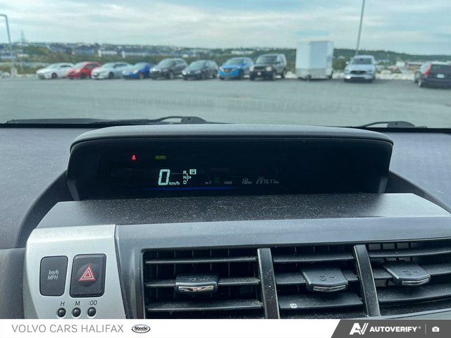 Toyota Prius v BASE 2012-11