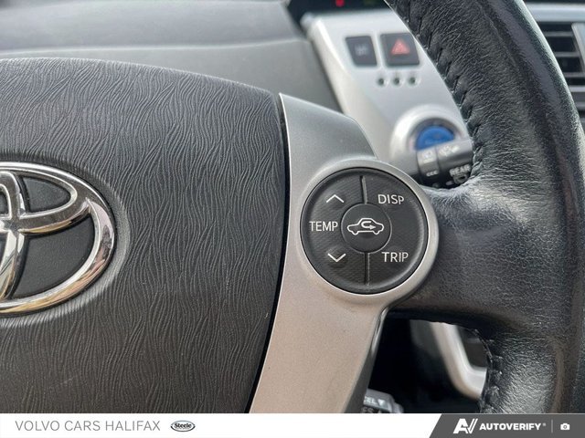 Toyota Prius v BASE 2012-12