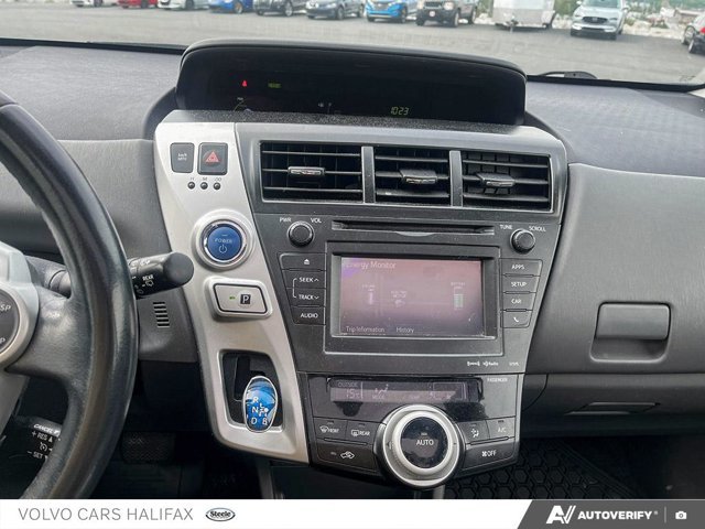 Toyota Prius v BASE 2012-16