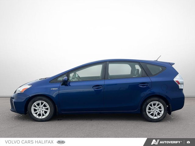 Toyota Prius v BASE 2012-2