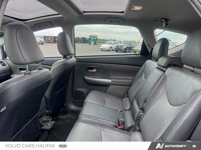 Toyota Prius v BASE 2012-19