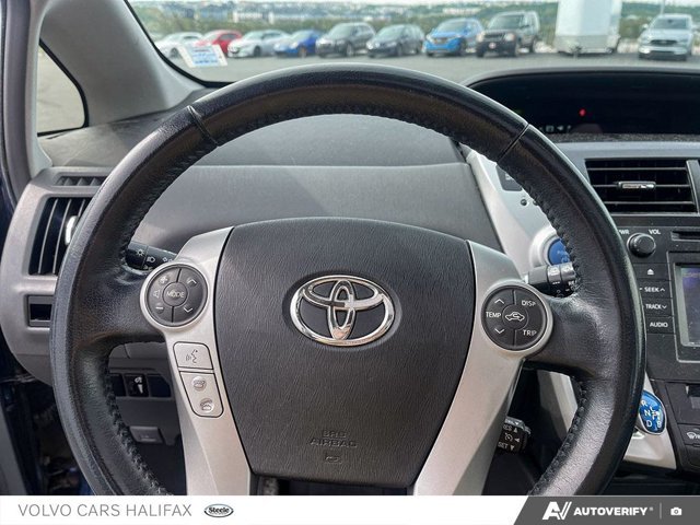 Toyota Prius v BASE 2012-10