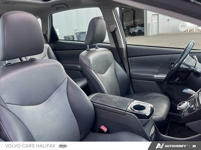 Toyota Prius v BASE 2012-18