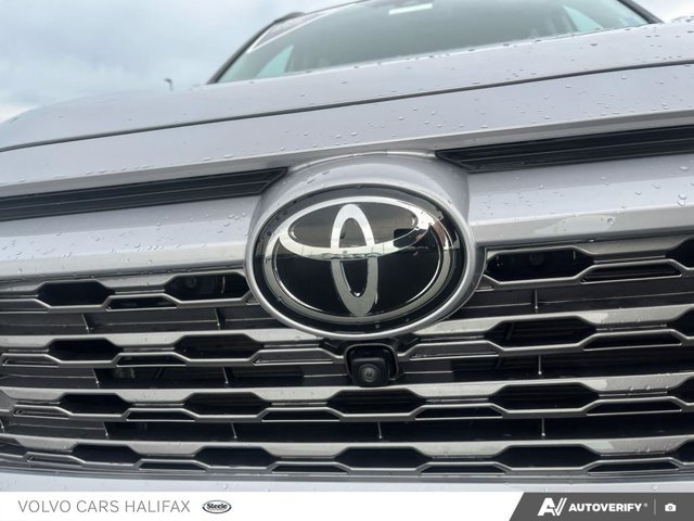 Toyota RAV4 Limited 2022-7