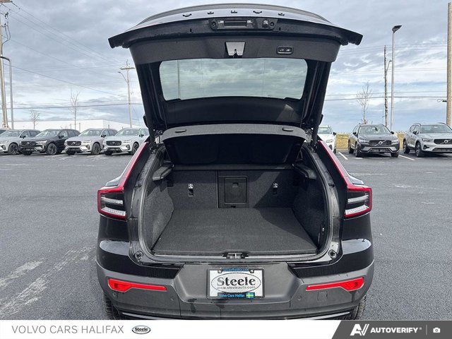 2025 Volvo EC40 Ultra Black Edition-10