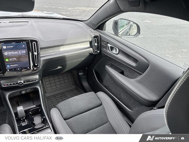 2025 Volvo EC40 Ultra Black Edition-24