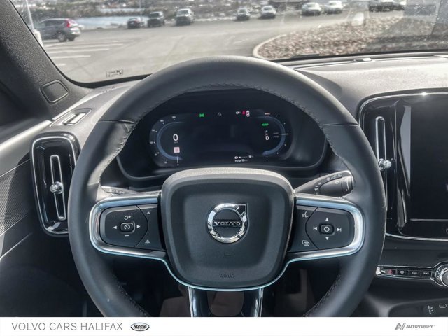 2025 Volvo EX40 Plus-11