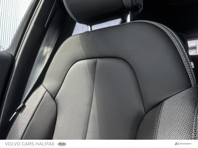 2025 Volvo EX40 Plus-16