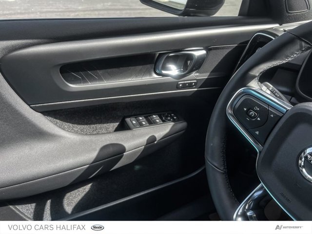 2025 Volvo EX40 Plus-14