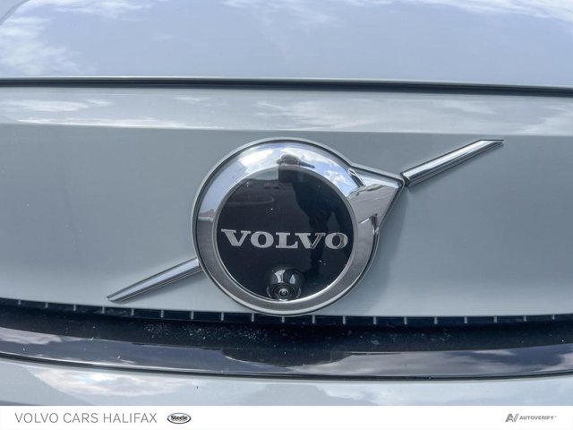 2025 Volvo EX40 Plus-8