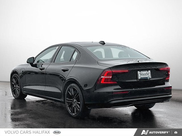 2025 Volvo S60 Plug-In Hybrid Ultra Black Edition-3