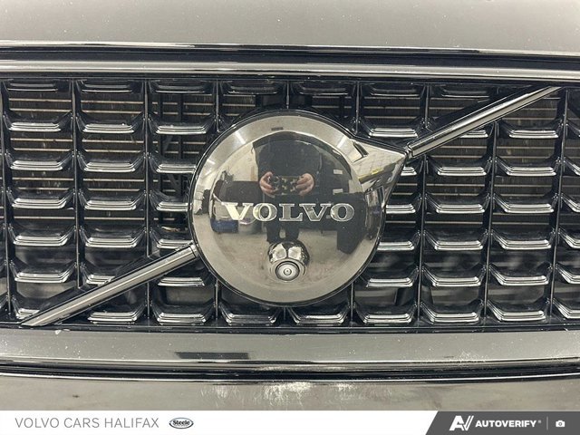 2025 Volvo S60 Plug-In Hybrid Ultra Black Edition-8