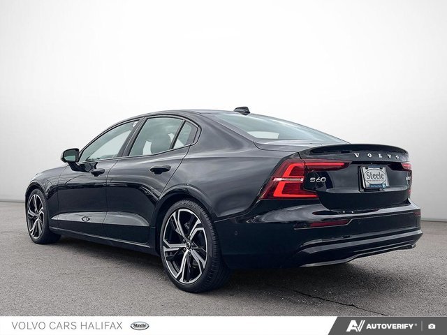 2024 Volvo S60 Plus Dark Theme-3