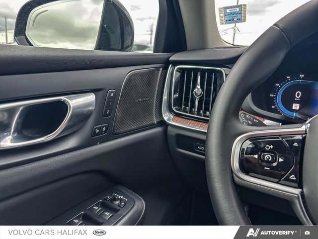 2024 Volvo S60 Plus Dark Theme-16