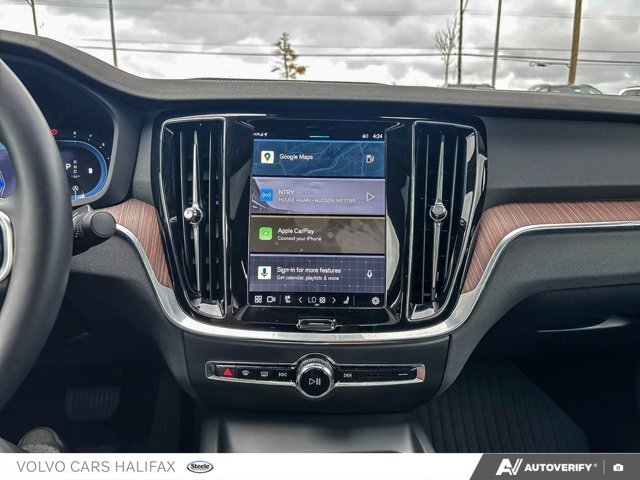 2024 Volvo S60 Plus Dark Theme-18