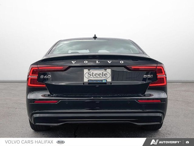 2024 Volvo S60 Plus Dark Theme-4