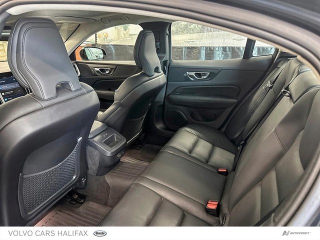 Volvo S60 Plus Dark Theme 2024-22