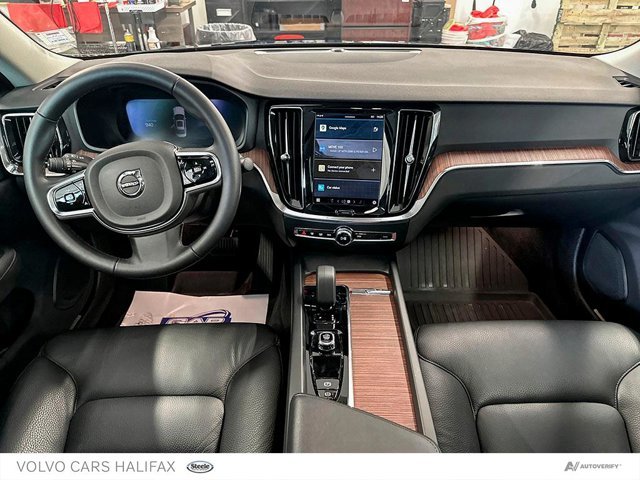 Volvo S60 Plus Dark Theme 2024-23
