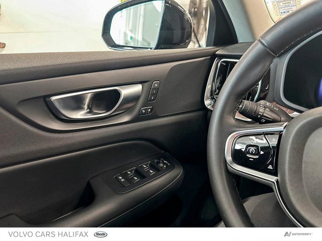 Volvo S60 Plus Dark Theme 2024-16