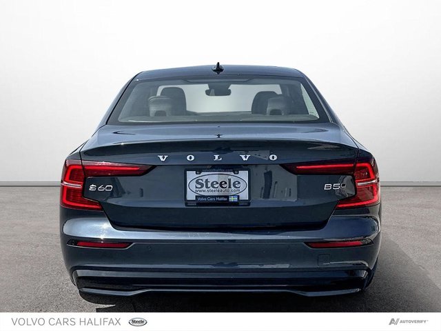 Volvo S60 Plus Dark Theme 2024-4