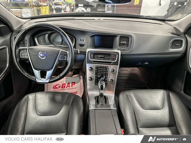 Volvo V60 Cross Country T5 Premier 2017-23