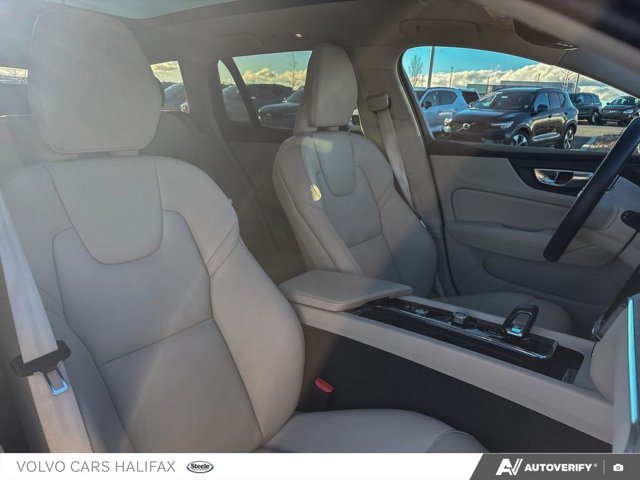 2025 Volvo V60 Cross Country Plus-21