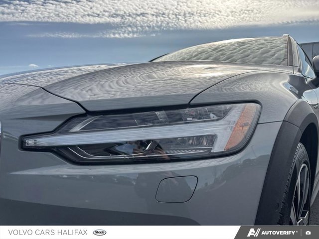 2025 Volvo V60 Cross Country Plus-7