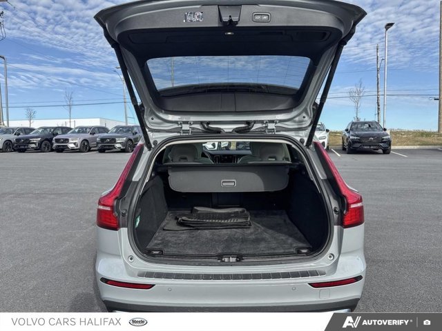 2025 Volvo V60 Cross Country Plus-11