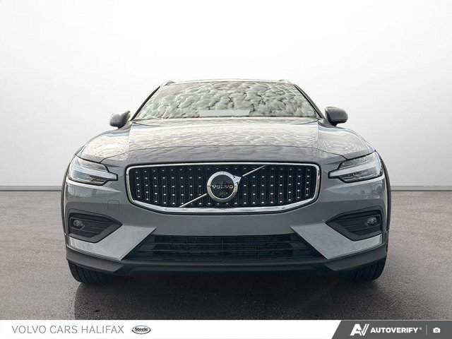 2025 Volvo V60 Cross Country Plus-1