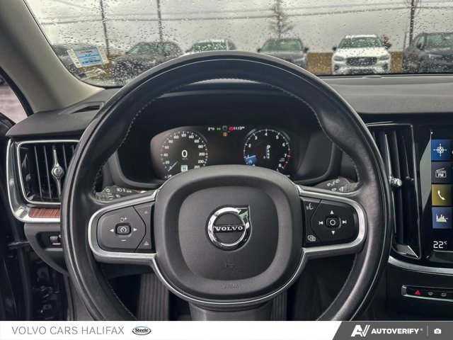 2022 Volvo V60 Momentum-13