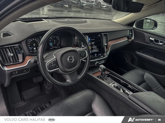 2022 Volvo V60 Momentum-12