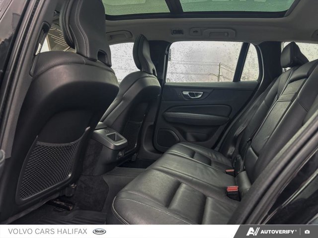 2022 Volvo V60 Momentum-22